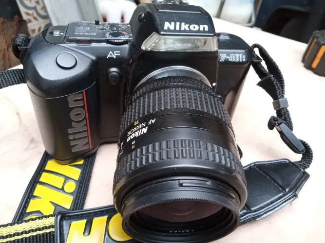 Máquina fotográfica Nikon f 401 s