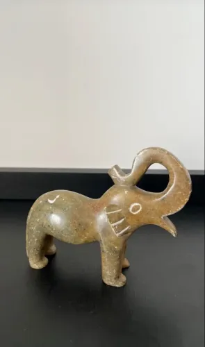 Elefante decorativo em pedra sabão