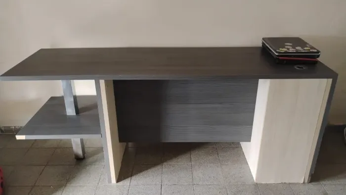 Vendo Mesa para Escritório/Home Office com Prateleira Lateral