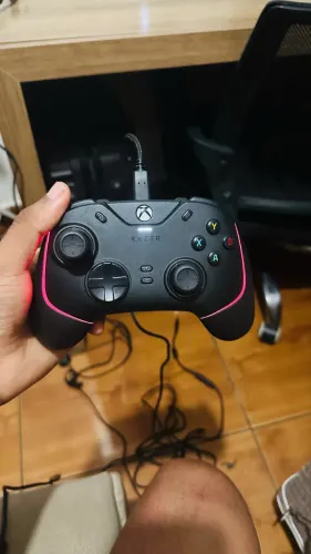 Controle razer Wolverine v2 chroma + mouse hyperx leia.