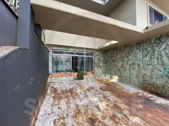 Casa comercial para locação no Brooklin, 8 salas, 3 vagas, 200m2