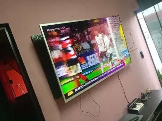 Vendo tv 60 polegadas com detalhes por isso o valor de 500 reais