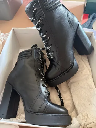 Bota Salto Alto Couro SCHUTZ 33