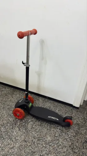 Patinete Infantil 3 Rodas Led Ajustável Suporta 40kg