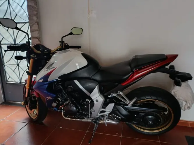 Moto Capitão América Honda/CB 1000R
