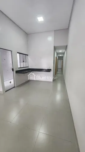 Casa de 3 Quartos sendo 1 suíte em acabamento moderno no Jardim Ipanema.