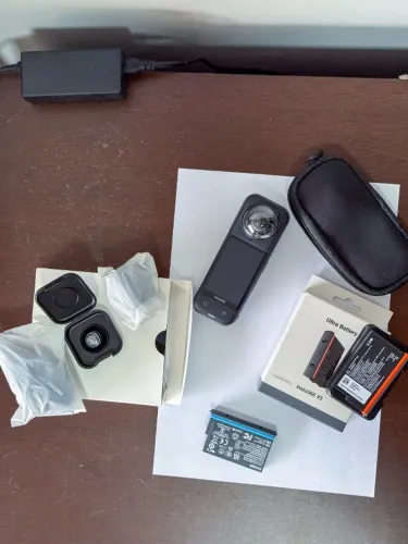 Insta360 X5 8K + Kit Completo de Acessórios, Estado de Nova