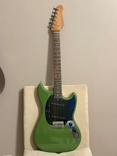Guitarra Studebaker Scotsman (Mustang)