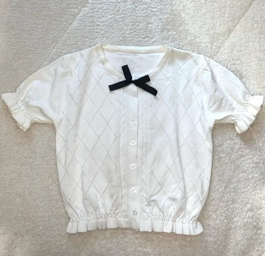 blusa branca com laço preto coquette