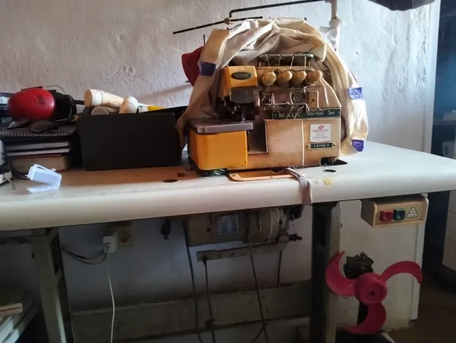 Máquinas de costura .uma está precisando arrumar o motor.so isso