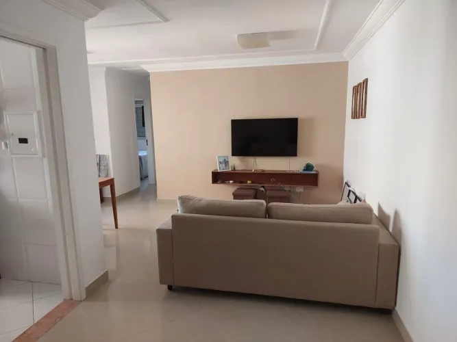 Excelente apartamento, muito bem localizado. Cozinha montada. Armários em todos os comodo