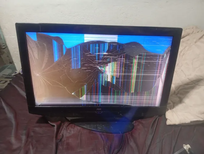 Tv tela quebrada pra tirar peca