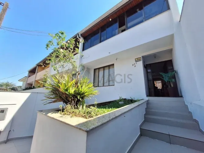 Sobrado Duplex no Bairro Uberaba, com ótima localização, CURITIBA - PR