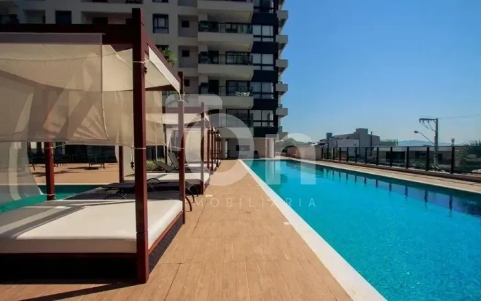 Excelente oportunidade no Balneário do Estreito! 3 quartos, 2 vagas!