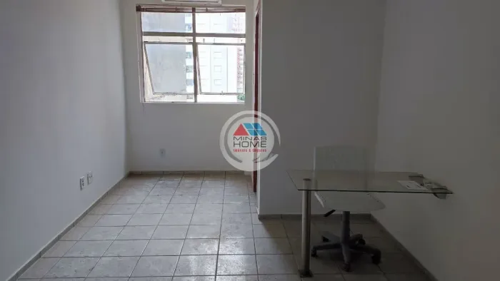 Sala com banheiro, Otima localização, condominio barato