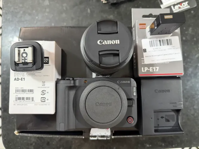 CÂMERA CANON R50V