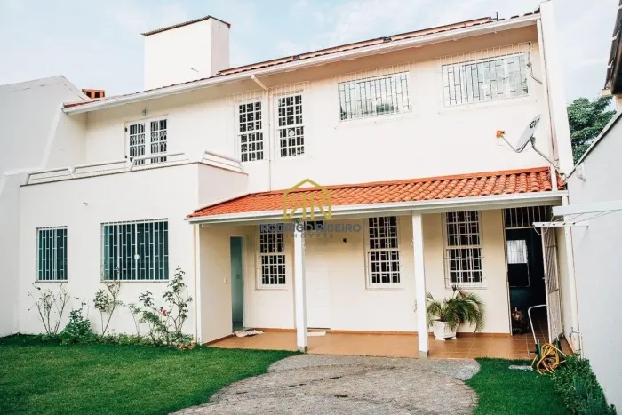 Casa com 04 Dorm. sendo 01 suite - Córrego Grande