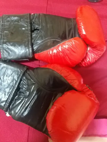 desapego de Luvas de box vermelho tamanho m