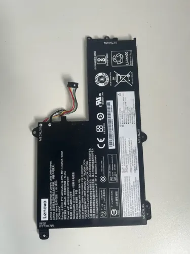 bateria interna do notebook Lenovo.