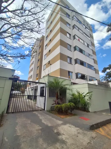 Apartamento em Prédio Individual | 2 Quartos com Armários | Varanda Gourmet com Churrasque