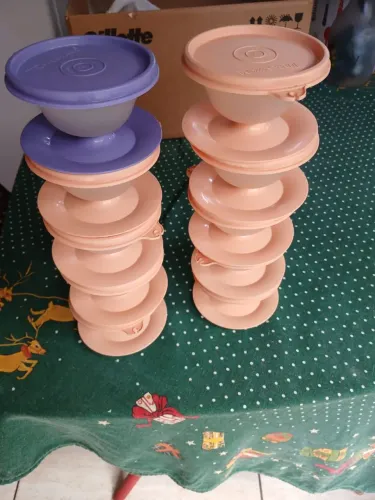 Potes Tupperware com tampa