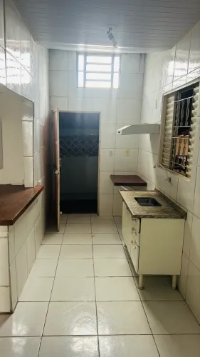 Aluga-se casa de fundos no Setor Perim