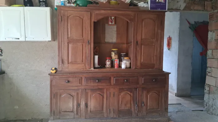 Armario de cozinha em madeira maciça