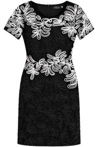 Vestido Preto com Bordado Branco