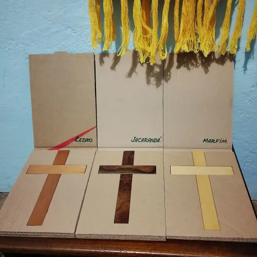 Cruz de Madeira para decoração
