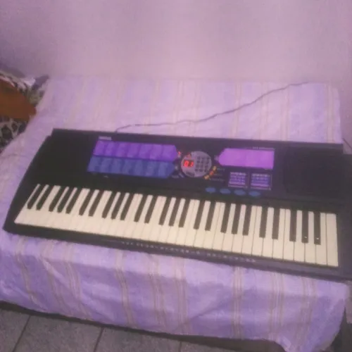 Teclado musical muito bom