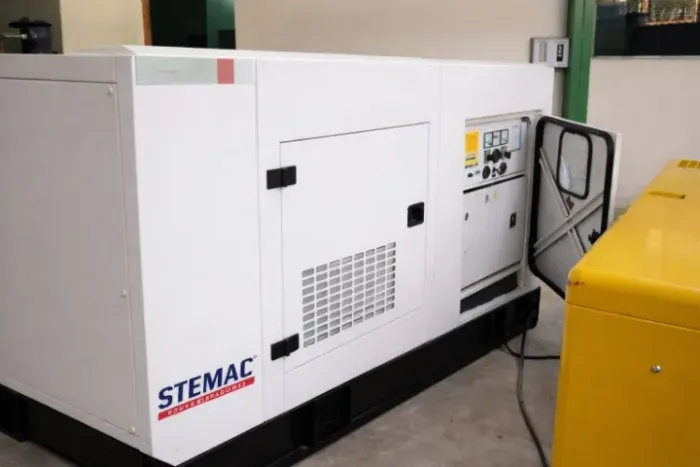 Gerador STEMAC 55/50 kVA (55kVA/50kVA) 2013