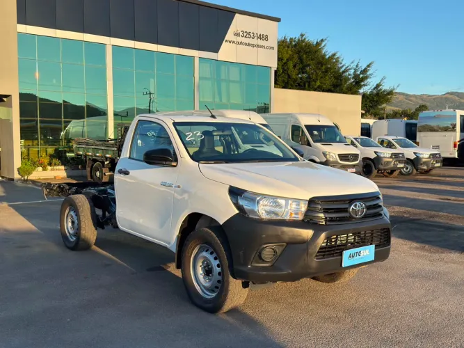 Toyota Hilux CS 4X4 2.8 TDI Diesel Mec. 2023