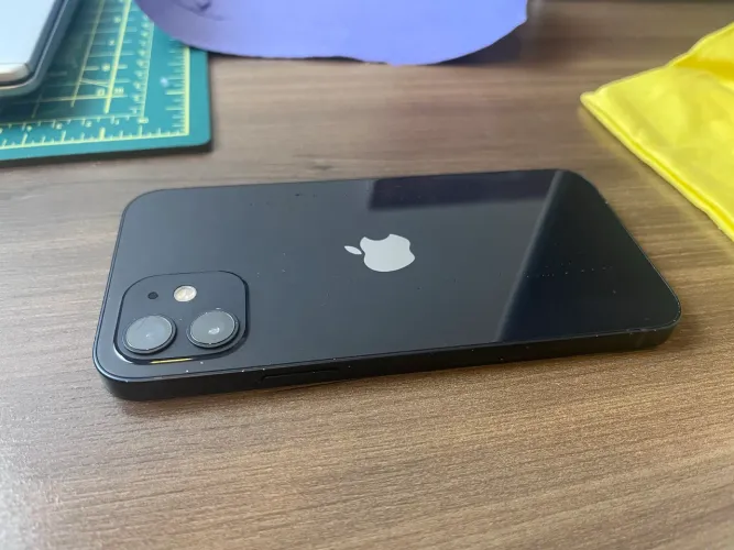 iPhone 12 semi novo