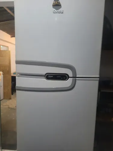 Vendo geladeira dúplex cônsul. Seme nova