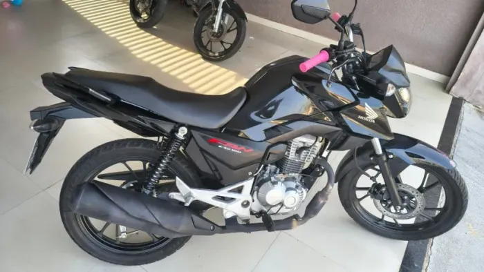 Moto toda original Honda Painel digital blackout Cor Preto Metálico  Farol Full LED Baixa 