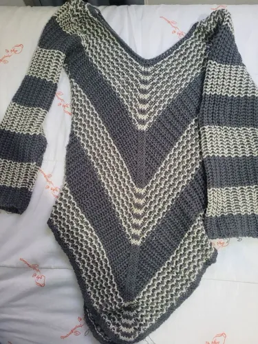 Blusa de crochê cinza