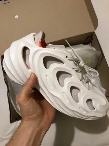 AdifomQ off white