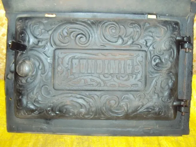 porta fornalha /pra fogao lenha etc.40po 30;; antiga ferro fundido 