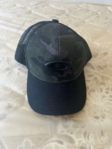 Boné Oakley camuflado original
