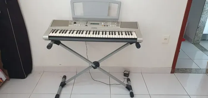 Teclado profissional Yamaha Psr-E313 muito novo
