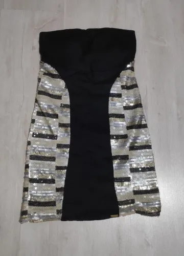 Vestido com detalhe em brilho