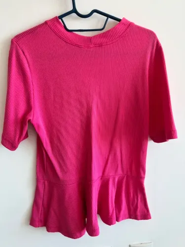 Blusa Rosa em Ribana com Babado
