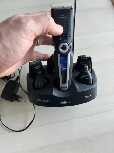 Vendo kit de 7 peças de barba, bigode e outros, praticamente novo, usei uma vez 