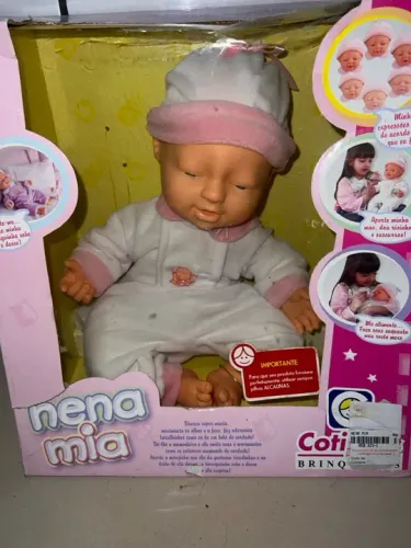 Boneca Bebê Nena Mia que Faz Sons e Movimentos