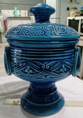Bomboniere em porcelana vitrificada Guadalupe na cor azul cobalto