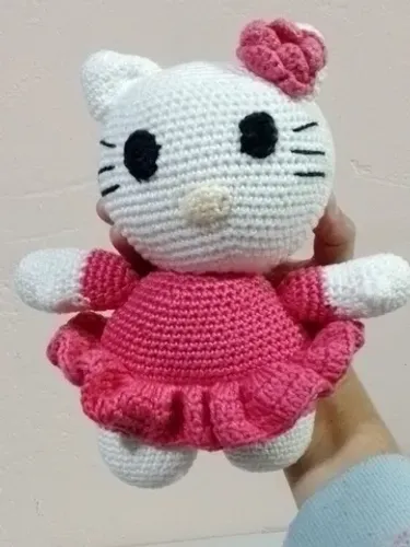 Boneca Amigurumi da Hello Kitty com 24cm