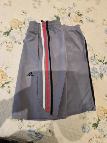 Bermuda Adidas cinza
