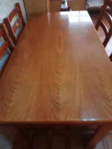 Mesa em Cerejeira com 6 Mesa de cozinha em ótimo estado de conservacaorvação .