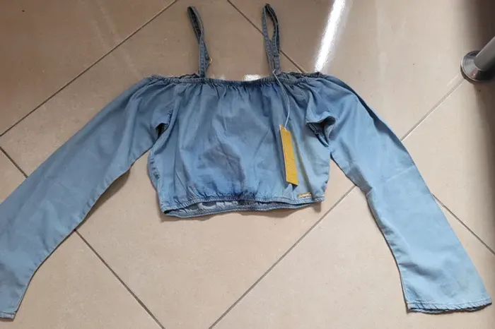 CROOPED JEANS ARRITIMIA NA ETIQUETA