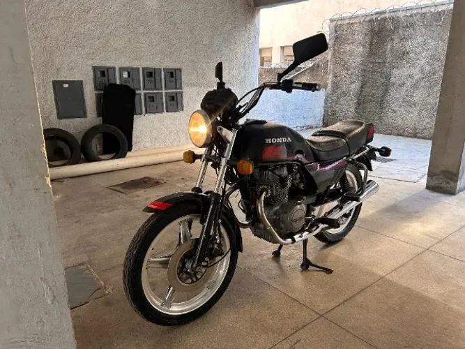 Oportunidade: Honda CB400 1982, Moto de Família e Revisada!